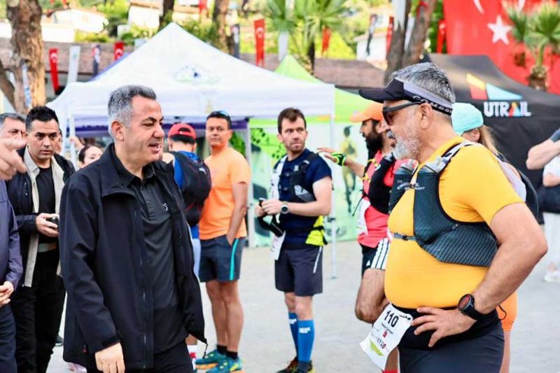 Efeler Yolu Ultra Trail'de start verildi (5).jpg